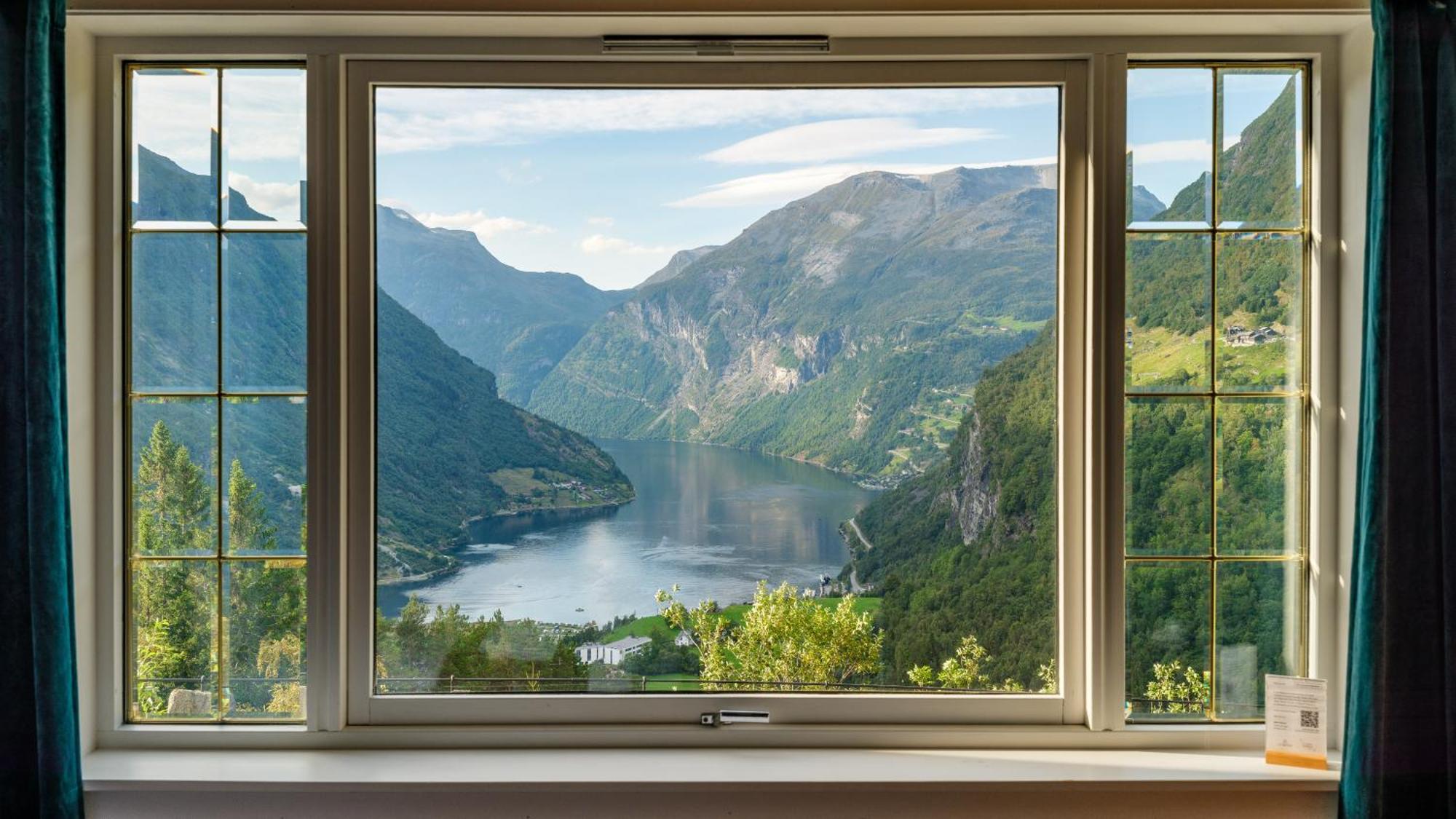 Hotel Utsikten - By Classic Norway Hotels Geiranger Exterior photo