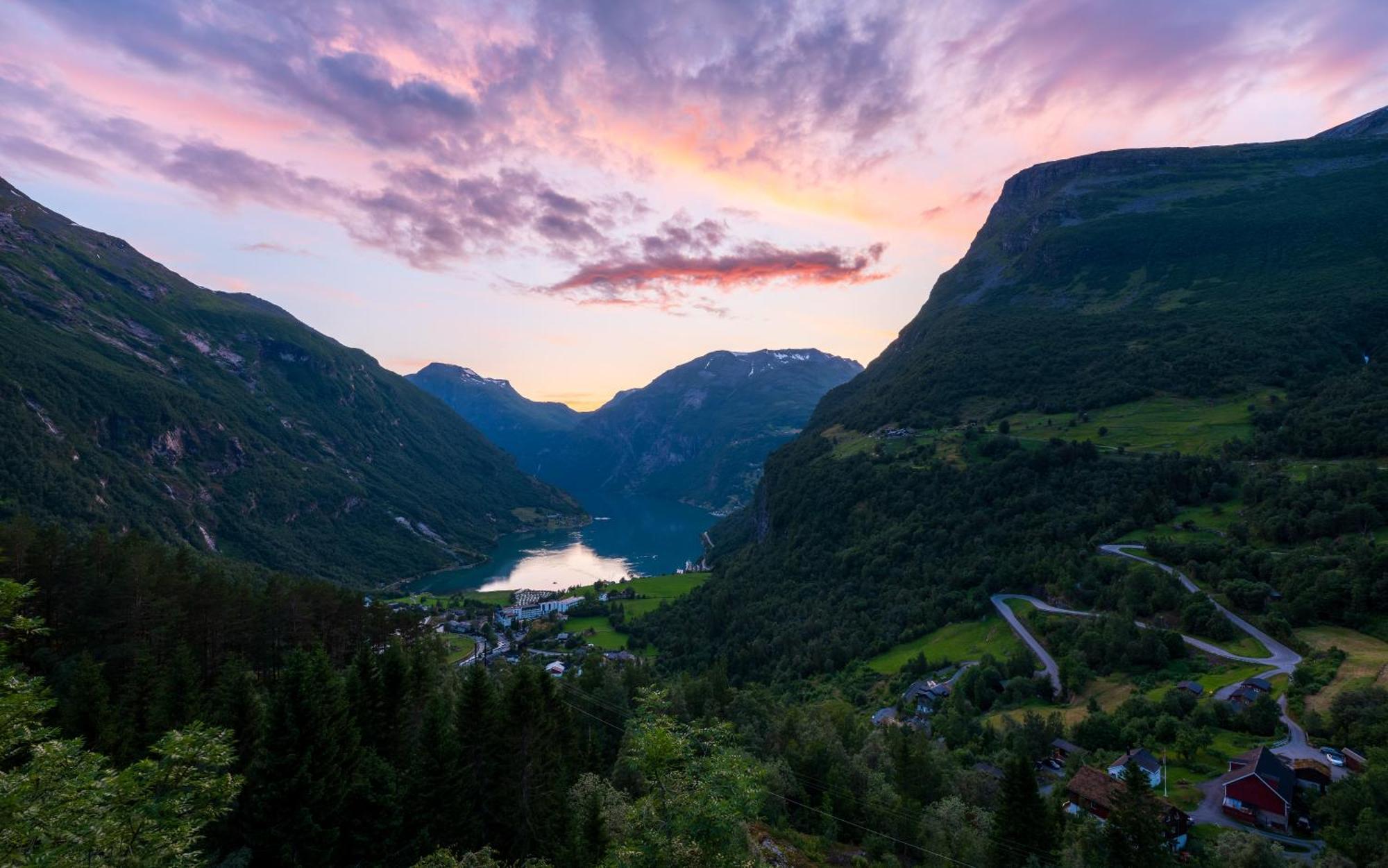 Hotel Utsikten - By Classic Norway Hotels Geiranger Exterior photo